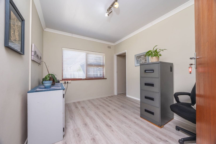 6 Bedroom Property for Sale in Goodwood Estate Western Cape